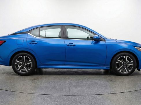 Used 2025 Nissan Sentra SV FWD image 11