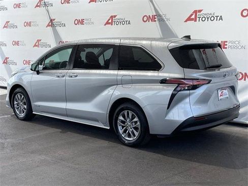 Certified 2021 Toyota Sienna LE FWD image 5