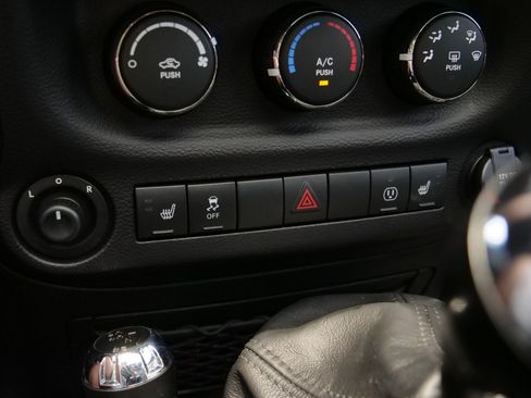Used 2017 Jeep Wrangler Unlimited Sahara w/ Quick Order Package 23E Chief AWD/4WD image 14