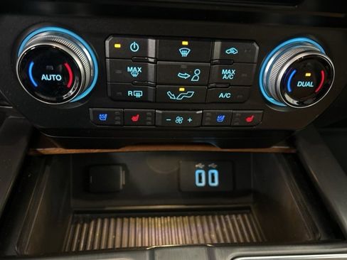 Used 2016 Ford F150 Limited image 13