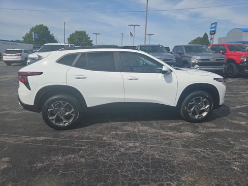 New 2026 Chevrolet Trax LT w/ LT Convenience Package FWD image 9