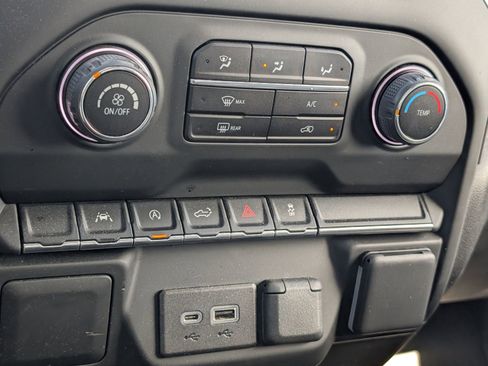 Used 2023 Chevrolet Silverado 1500 Custom image 15