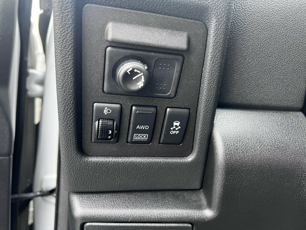 Used 2013 Nissan Rogue SL AWD/4WD image 36