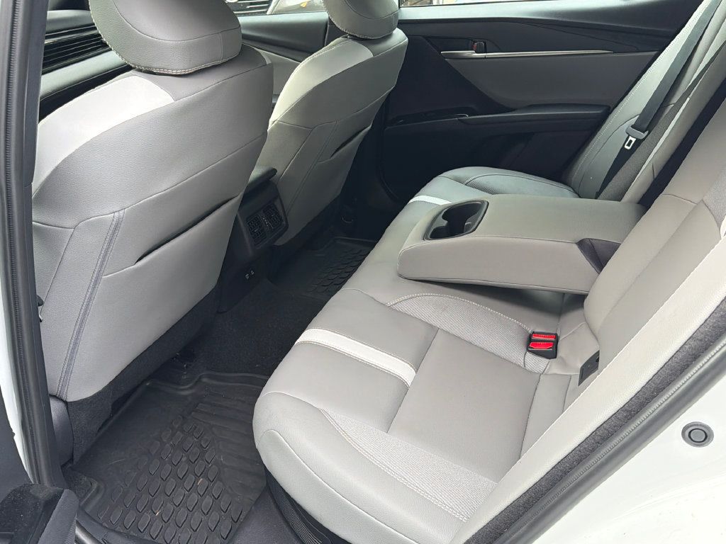 Used 2025 Toyota Camry SE FWD image 16