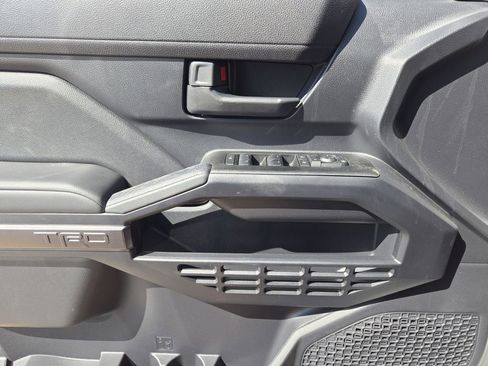 Used 2025 Toyota 4Runner TRD Off-Road image 18