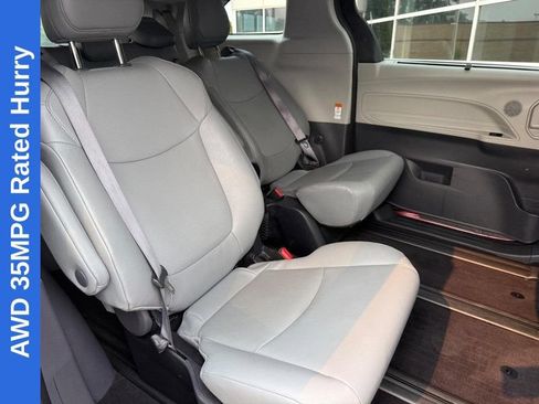 Used 2023 Toyota Sienna XLE AWD/4WD image 12