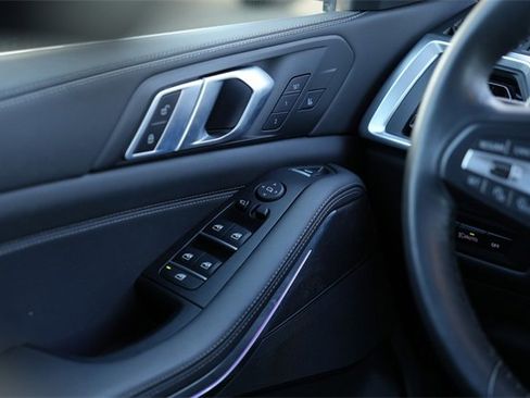Used 2025 BMW X5 sDrive40i w/ Climate Comfort Package image 19