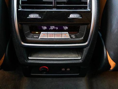 Used 2022 BMW X7 M50i w/ Dynamic Handling Package image 24