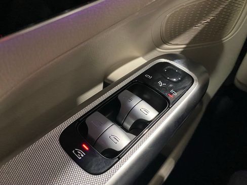 Certified 2025 Mercedes-Benz GLC 300 4MATIC image 9