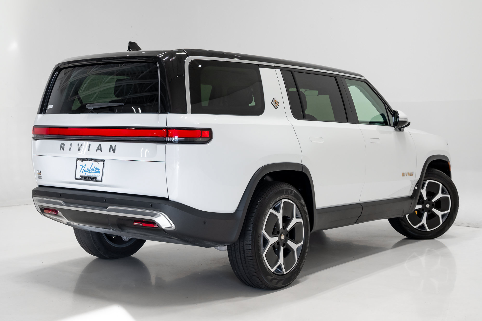 Used 2024 Rivian R1S Adventure Quad AWD/4WD image 30