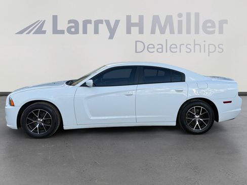 Used 2014 Dodge Charger SE image 2
