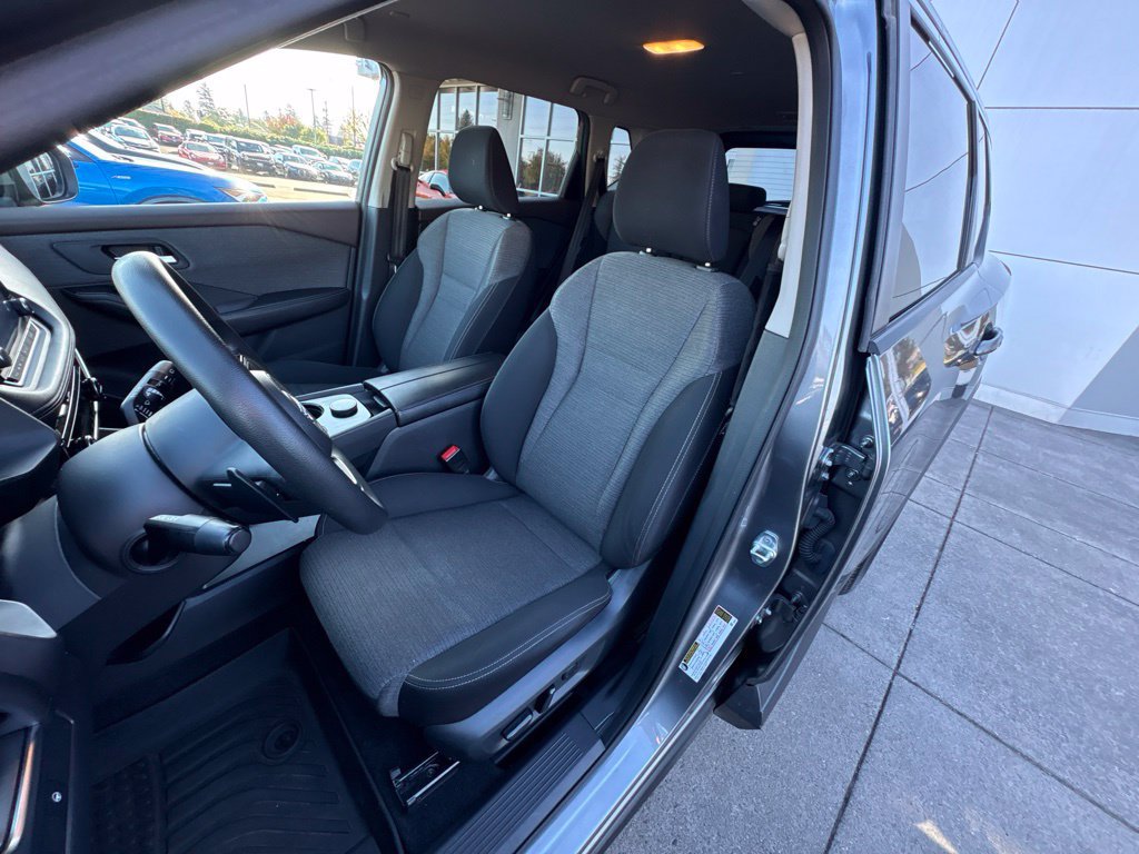 Used 2022 Nissan Rogue SV AWD/4WD image 12