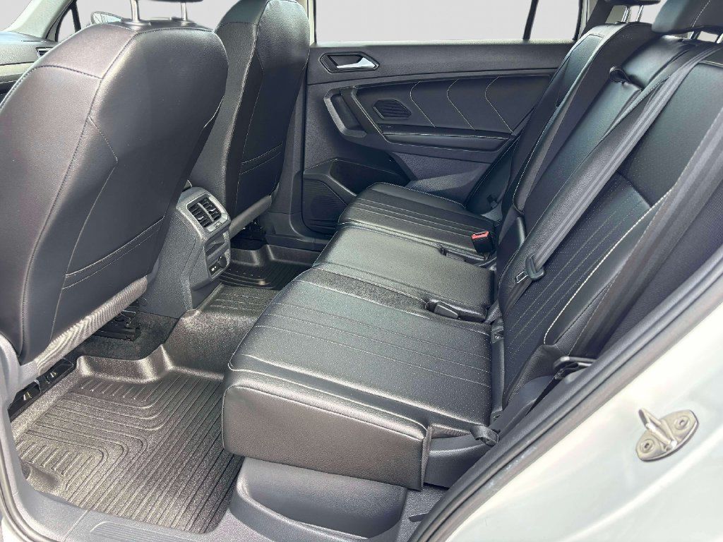 Used 2022 Volkswagen Tiguan SE AWD/4WD image 11