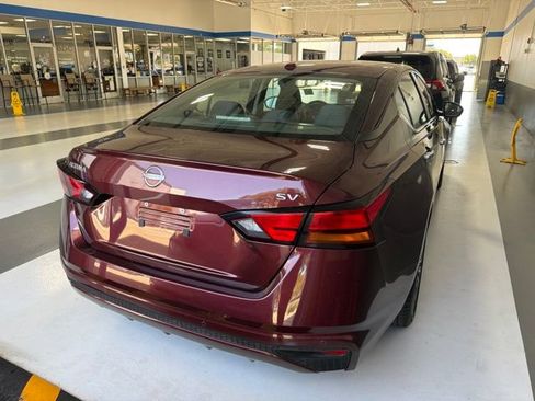 Used 2024 Nissan Altima 2.5 SV FWD image 3