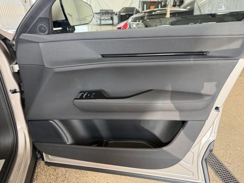 Used 2025 Polestar Polestar 3 image 38