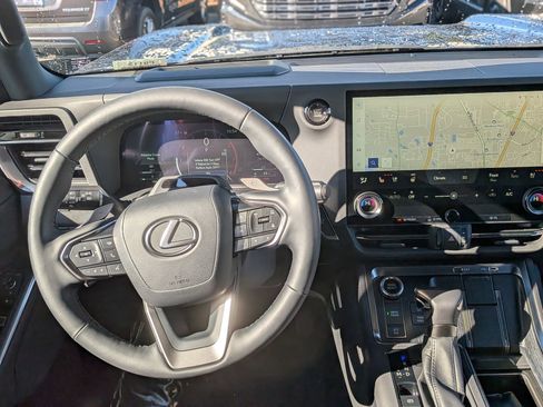 Used 2024 Lexus GX 550 w/ Accessory Package (2T) image 18