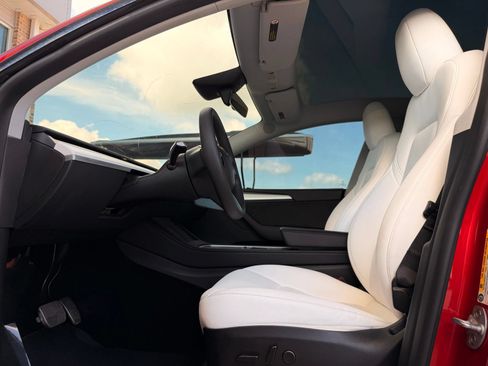 Used 2023 Tesla Model Y Long Range AWD/4WD image 15
