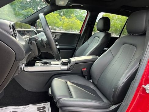 Used 2020 Mercedes-Benz GLB 250 4MATIC w/ Premium Package image 13