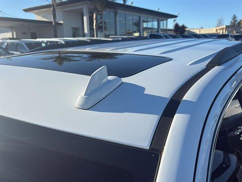 Used 2018 GMC Yukon SLT image 5