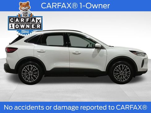 Used 2026 Ford Escape SE FWD image 2