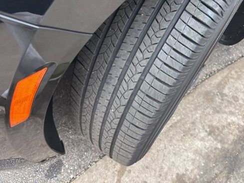 Used 2024 Buick Enclave Premium image 9