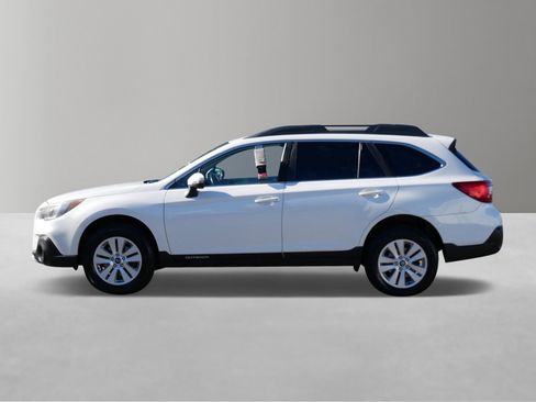 Used 2019 Subaru Outback 2.5i Premium image 2