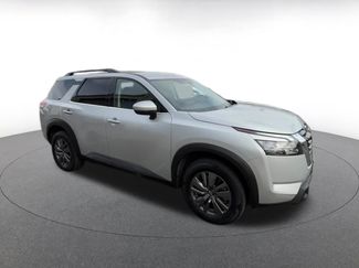 Used 2025 Nissan Pathfinder SV video 2