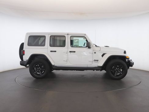 Used 2022 Jeep Wrangler Unlimited Sahara AWD/4WD image 22