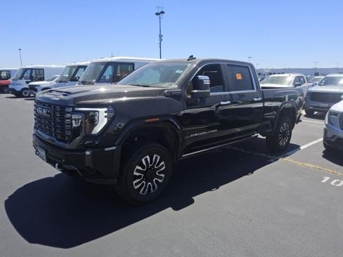 Used 2024 GMC Sierra 2500 Denali Ultimate AWD/4WD image 8