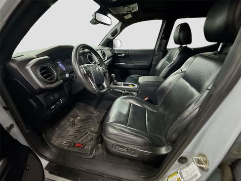 Used 2020 Toyota Tacoma TRD Sport image 10