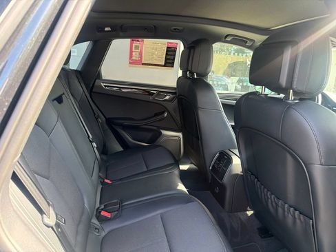 Used 2023 Porsche Macan AWD/4WD image 5