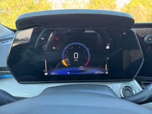 Used 2025 Chevrolet Trax LT w/ LT Convenience Package image 35