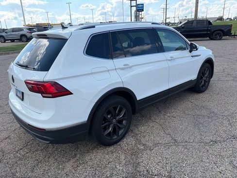 Used 2024 Volkswagen Tiguan SE FWD image 3