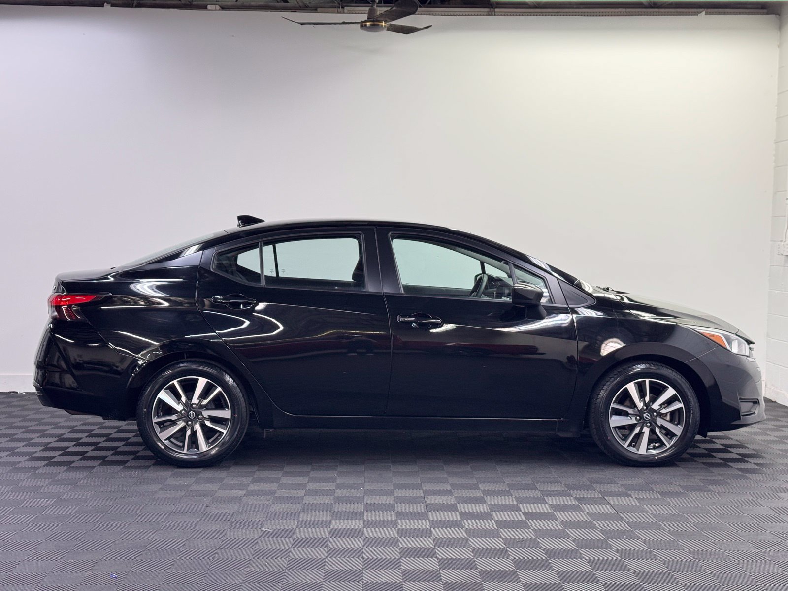 Certified 2024 Nissan Versa SV FWD image 5