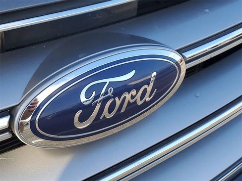 Used 2017 Ford Edge SEL image 28