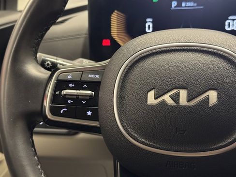 Used 2025 Kia Carnival image 27