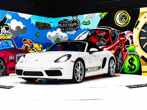 Used 2017 Porsche 718 Boxster RWD image 9