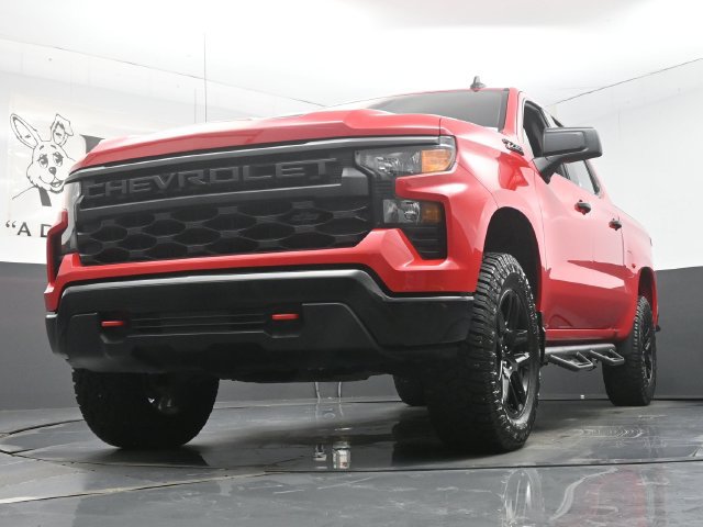 Used 2023 Chevrolet Silverado 1500 Custom Trail Boss w/ LPO, Dark Essentials Package AWD/4WD image 4