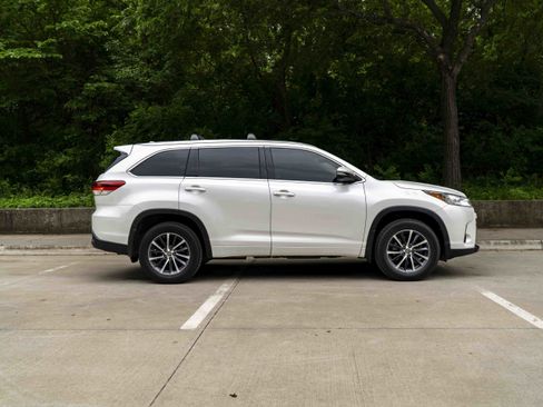 Used 2018 Toyota Highlander XLE FWD image 10