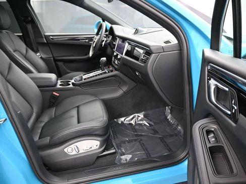 Used 2023 Porsche Macan image 27