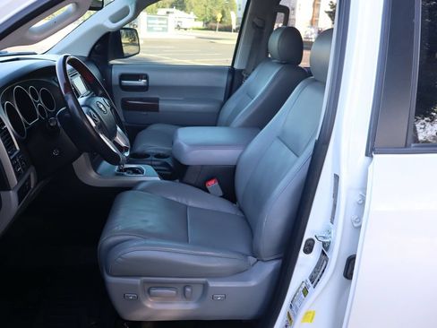 Used 2016 Toyota Sequoia Platinum AWD/4WD image 19