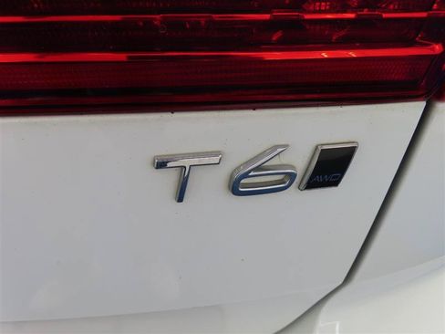 Used 2020 Volvo XC60 T6 Momentum w/ Protection Package Premier AWD/4WD image 15