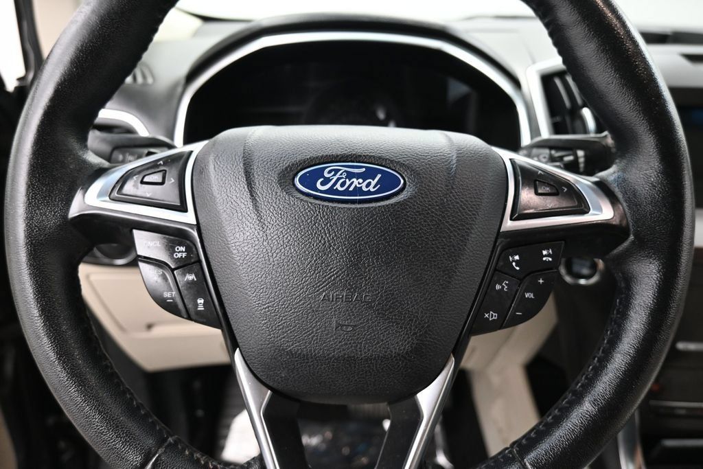 Used 2020 Ford Edge Titanium AWD/4WD image 13