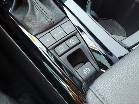 Used 2025 Toyota Camry XSE FWD image 32