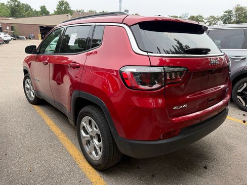 Used 2025 Jeep Compass Latitude AWD/4WD image 4