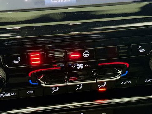 New 2025 Jeep Grand Cherokee Laredo w/ Luxury Tech Group I image 19