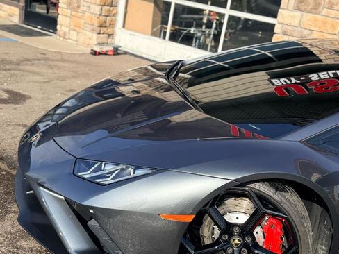 Used 2021 Lamborghini Huracan EVO image 4