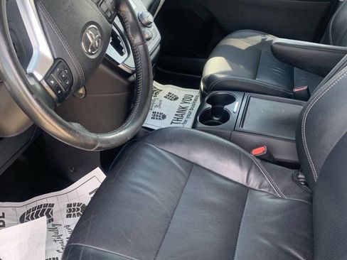 Used 2016 Toyota Sienna SE image 14