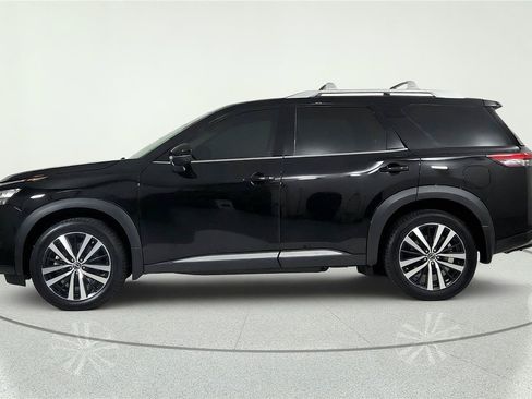 Used 2024 Nissan Pathfinder Platinum w/ Lighting Package (N92) AWD/4WD image 4