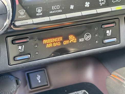 Used 2021 Toyota RAV4 Limited AWD/4WD image 53